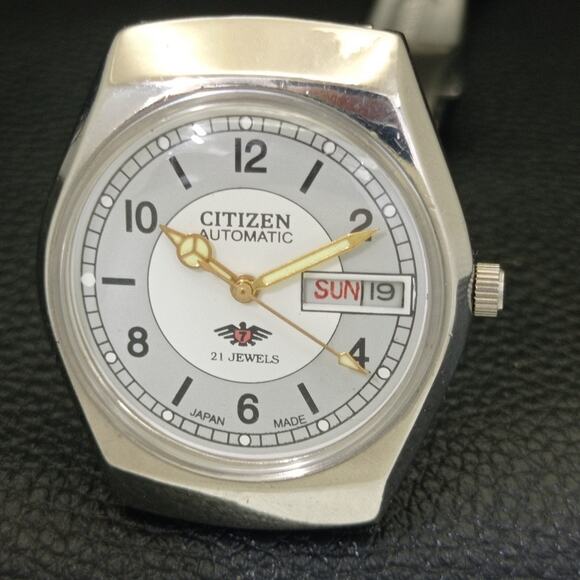 Vintage 1992 Citizen Automatic Mens Silver Watch W/daydate & Gold accents - Picture 3 of 10